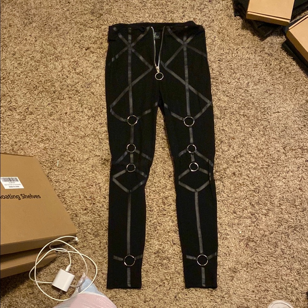 DONATING NEXT WEEK IF DOESNT SELL Black Geometric Leggings